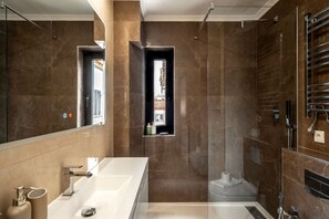 Hair dryer, towels - Ocean Breeze: T1 Apartment in Cascais by Lisbeyond (Cascais)