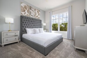 3 bedrooms, iron/ironing board, travel cot, WiFi - 2024 Brand New Villa 5 min to Disney (Kissimmee)