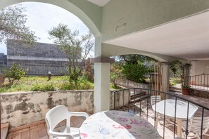 屋外ダイニングエリア