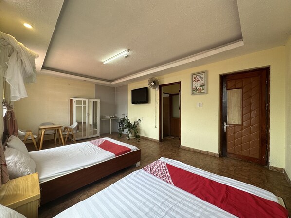 Deluxe Quadruple Room - OYO 1232 Pon Pon Hostel (Da Lat)