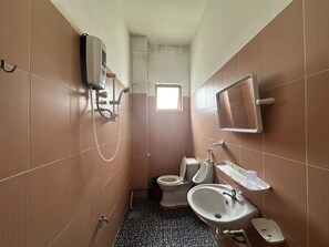 Bathroom - OYO 1232 Pon Pon Hostel (Lam Vien - Da Lat)