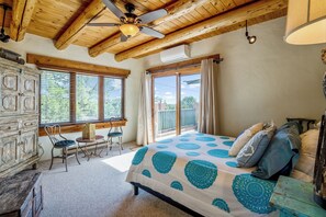 1 bedroom, free WiFi, bed sheets - Casita de Corazon | Artistic Santa Fe Retreat (Santa Fe)