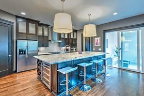 Réfrigérateur, cafetière/bouilloire