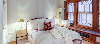 Charming 2BR, near Park Ave with private balcony! 