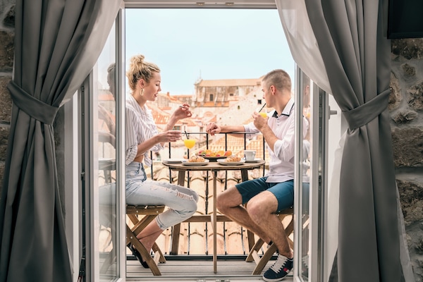 Deluxe suite with balcony | Terrace/patio