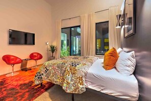 3 bedrooms, iron/ironing board, WiFi, bed sheets - Swanky Lux Home!•Private Pool! •11 Beds (Nashville)