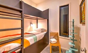 3 bedrooms, iron/ironing board, WiFi, bed sheets - Swanky Lux Home!•Private Pool! •11 Beds (Nashville)