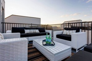 Terrace/patio - 2 Lux Homes, 8 bedrooms/28 beds! Baller Game Room (Nashville)