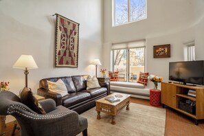 TV, fireplace - Casa Alto | Cozy Santa Fe Retreat (Santa Fe)
