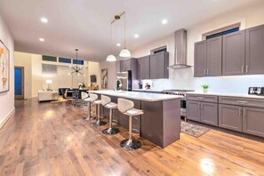 Fridge, microwave, oven, dishwasher - Large Luxury Home• 13 Beds • Pool Table • Rooftop! (Berry Hill)