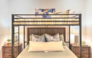 4 soverom, strykejern/-brett, wi-fi og sengetøy