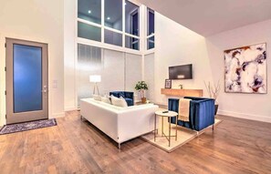 TV, offices - Large Luxury Home• 13 Beds • Pool Table • Rooftop! (Berry Hill)