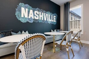 Dining - 4 Bedroom 4 Bath~14 Beds~Rooftop! Huge Space (Nashville)