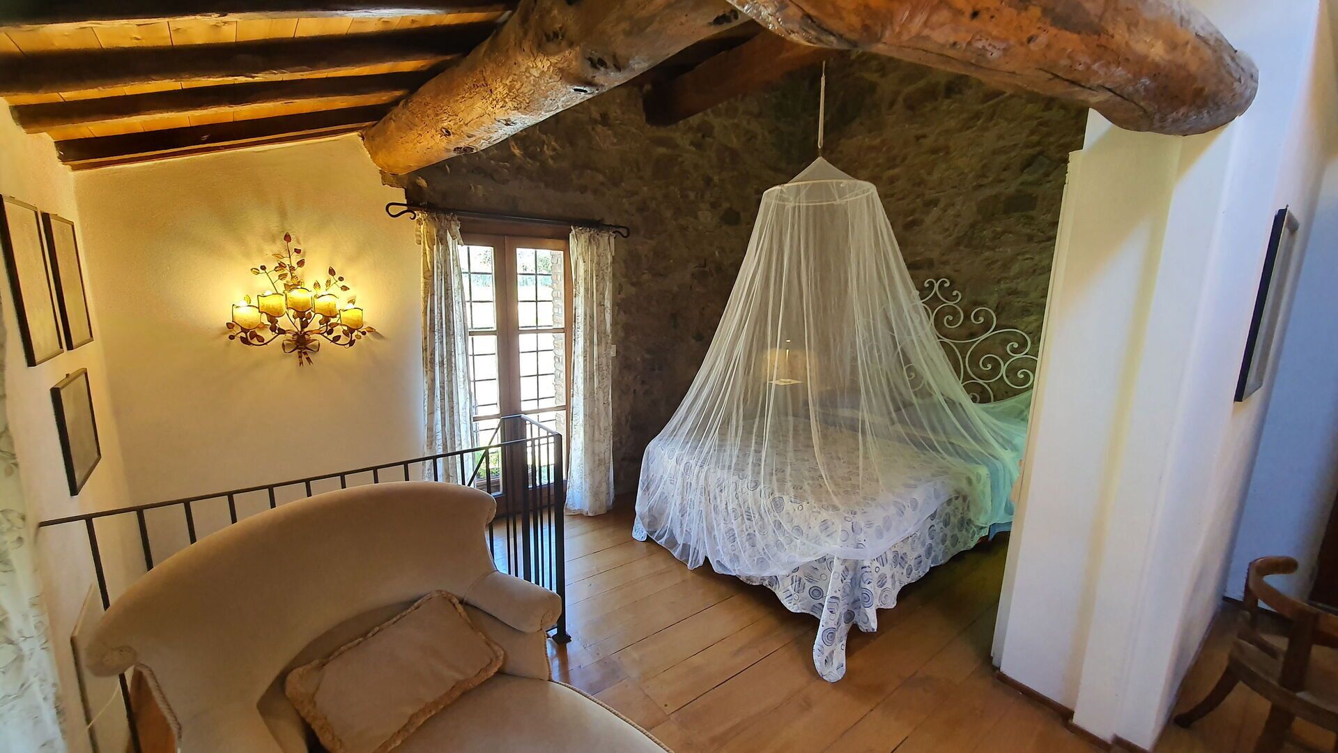 المنشأة من الداخل