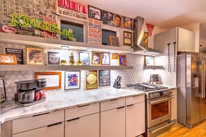 Coffee/tea maker, cookware/dishes/utensils - Luxury Home Amazing Rooftop 11 Beds Pool Table! (Nashville)