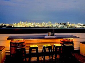 Bar (on property) - Luxury Home Amazing Rooftop 11 Beds Pool Table! (Nashville)