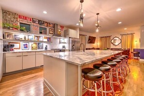 ماكينة لصنع القهوة/الشاي، مستلزمات طهي/أطباق/أوعية