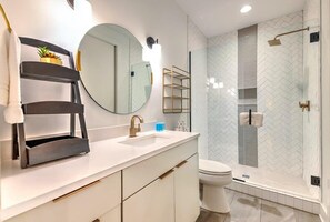 Shower, hair dryer - Luxury Home Amazing Rooftop 11 Beds Pool Table! (Nashville)