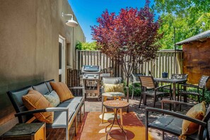 Outdoor dining - Frida’s Gallery | Historic Charm (Santa Fe)