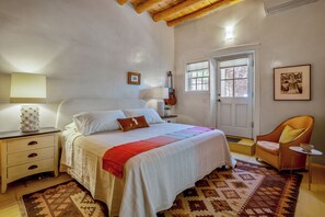 2 bedrooms, free WiFi, bed sheets - Frida’s Gallery | Historic Charm (Santa Fe)