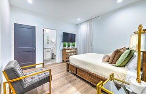 4 bedrooms, iron/ironing board, WiFi - Large New Luxury Home! Rooftop Views w/Hot Tub! (Nashville)