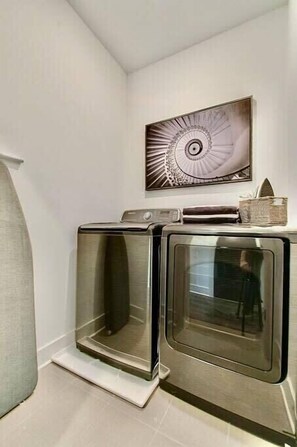 Interior - Large New Luxury Home! Rooftop Views w/Hot Tub! (Nashville)