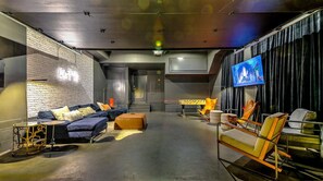 TV, offices - Huge Luxury Downtown Home 2 Rooftop Decks 12 Beds (Nashville)