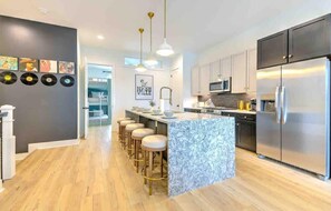 Fridge, microwave, oven, stovetop - New Lux Home 14 Beds Hot Tub & Game Room! (Nashville)