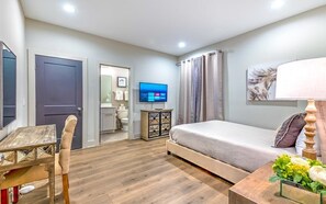 4 habitaciones, tabla de planchar con plancha, wifi y ropa de cama