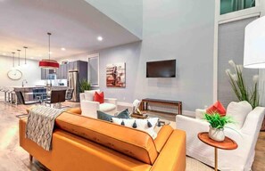 TV, offices - Lux Home • 13 Beds • Walk 2 Restaurants • Rooftop (Berry Hill)