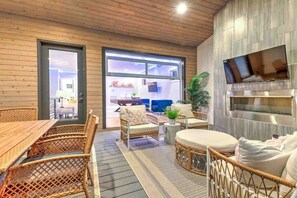 Dining - Lux Home • 13 Beds • Walk 2 Restaurants • Rooftop (Berry Hill)