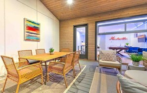 Dining - Lux Home • 13 Beds • Walk 2 Restaurants • Rooftop (Berry Hill)