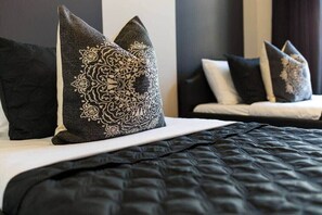 4 bedrooms, iron/ironing board, WiFi, bed sheets
