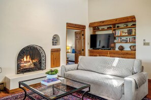 Télévision, cheminée