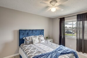 2 bedrooms, iron/ironing board, travel cot, WiFi - Charming Killeen Apartment: 3 Mi to Fort Cavazos! (Killeen)