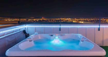 Premium Home! 15 Beds! Hot Tub/Baller Game Room!
