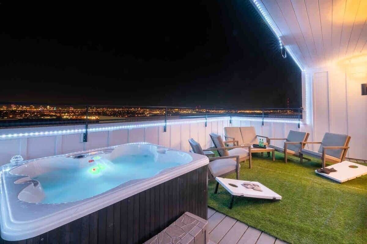 Premium Home! 15 Beds! Hot Tub/Baller Game Room!