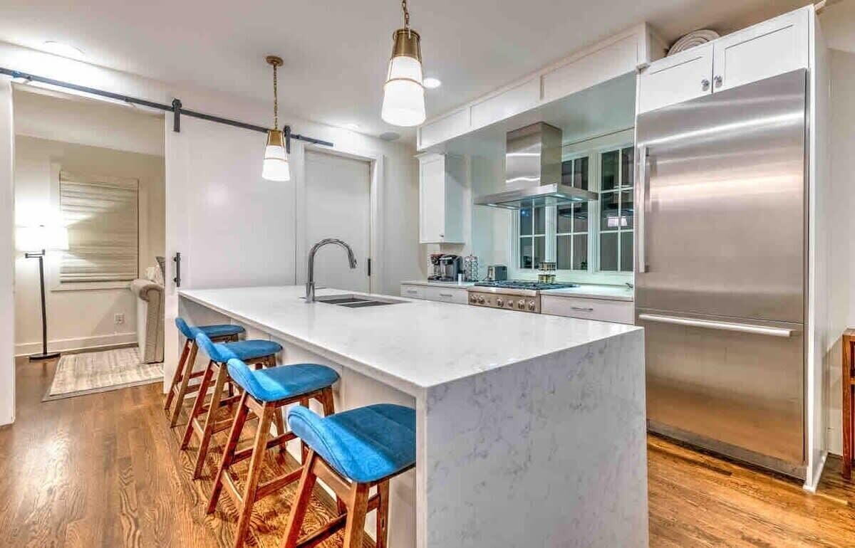 Frigorífic, microones, forn i placa de cuina 