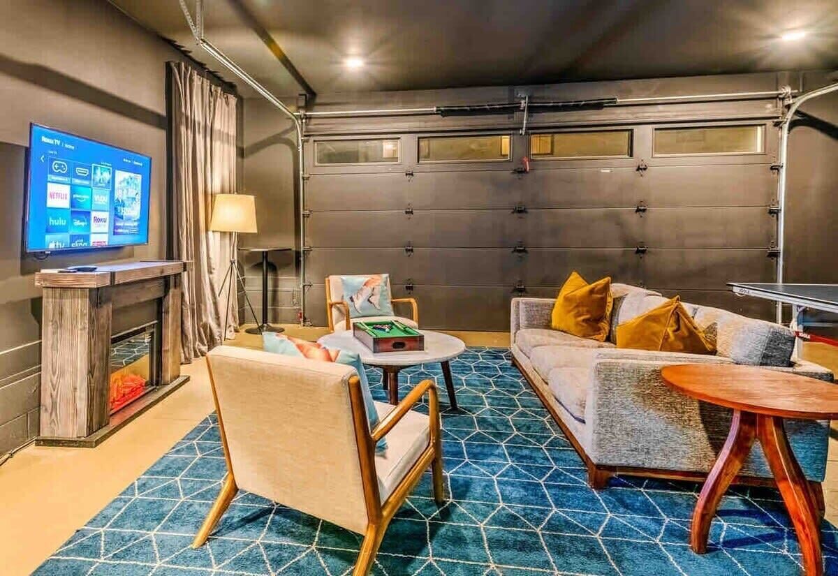 TV, fireplace, offices