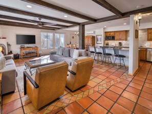 TV, fireplace