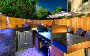 Outdoor dining - Two New Lux Homes! Rooftop + Hot Tub, Pool & Sauna (Nashville)