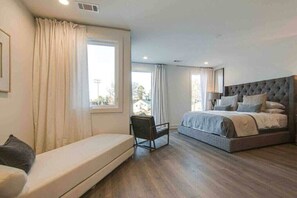 8 bedrooms, iron/ironing board, WiFi