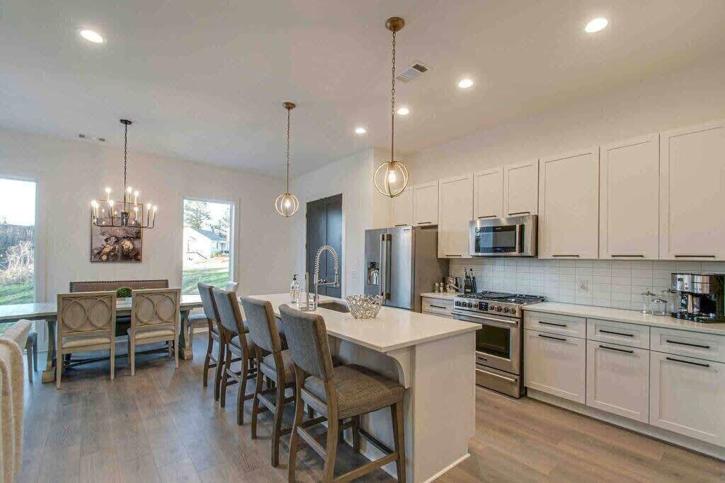 Cafetera i tetera i utensilis de cuina, vaixella i coberteria 