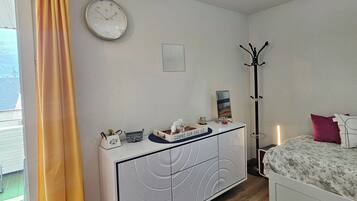 1 bedroom, iron/ironing board, free WiFi