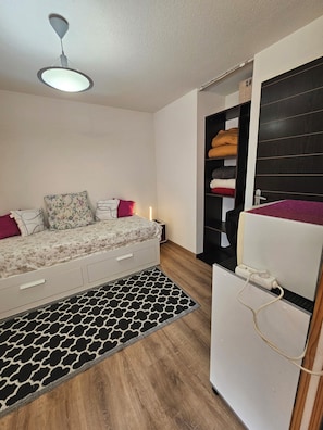 1 bedroom, iron/ironing board, free WiFi