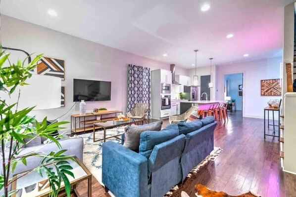 TV, offices - Premiere Gulch Home, 15 Beds! Best Skyline Views! (Nashville)