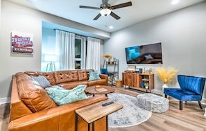 TV, offices - Huge Downtown Luxury Home Rooftop Deck 12 Beds (Nashville)