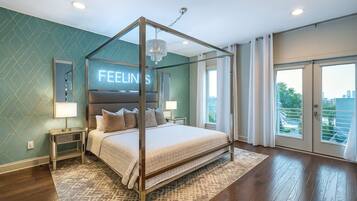 4 bedrooms, iron/ironing board, WiFi, bed sheets