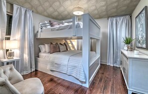 4 Schlafzimmer, Bügeleisen/Bügelbrett, WLAN, Bettwäsche