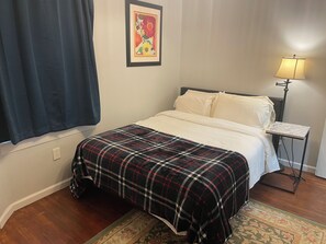 2 slaapkamers, een bureau, een strijkplank/strijkijzer, wifi